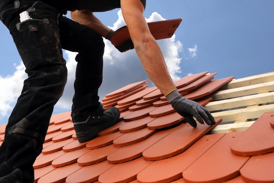 Comparing Metal Roofing To Other Roofing Materials For Longevity in Orlando, FL